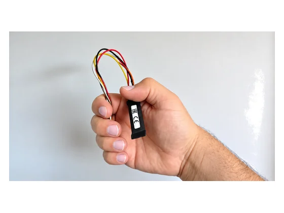 Módulo del inmovilizador digital IGLA en la mano
